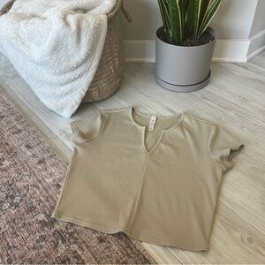 Alo Yoga | Ribbed Cropped Savvy Short Sleeve Top